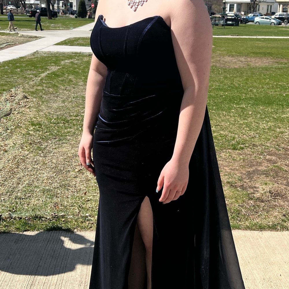 Elegant Black Strapless Evening Gown